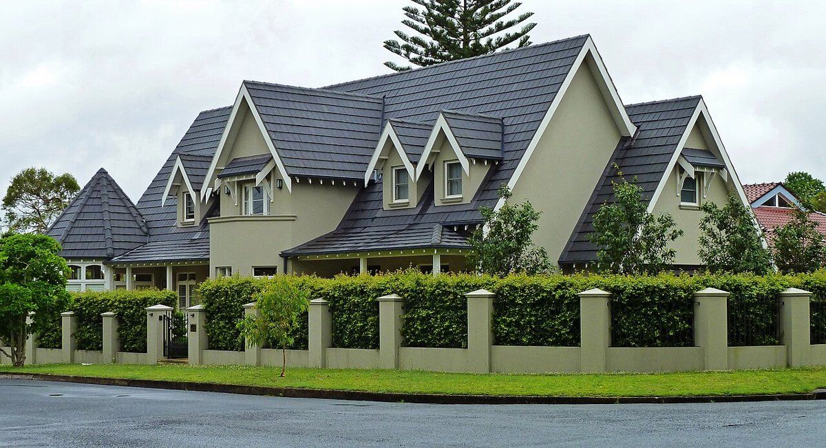 A house with a front garden on Springdale Road, East Killara
